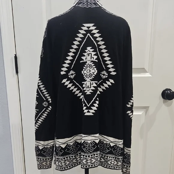Pink Republic Black and White Patterned Cardigan - Picture 2 of 4